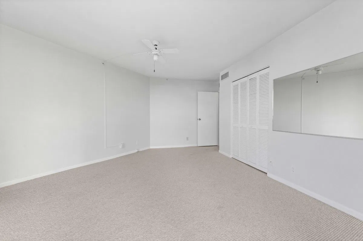  Unit 1004 photo 28