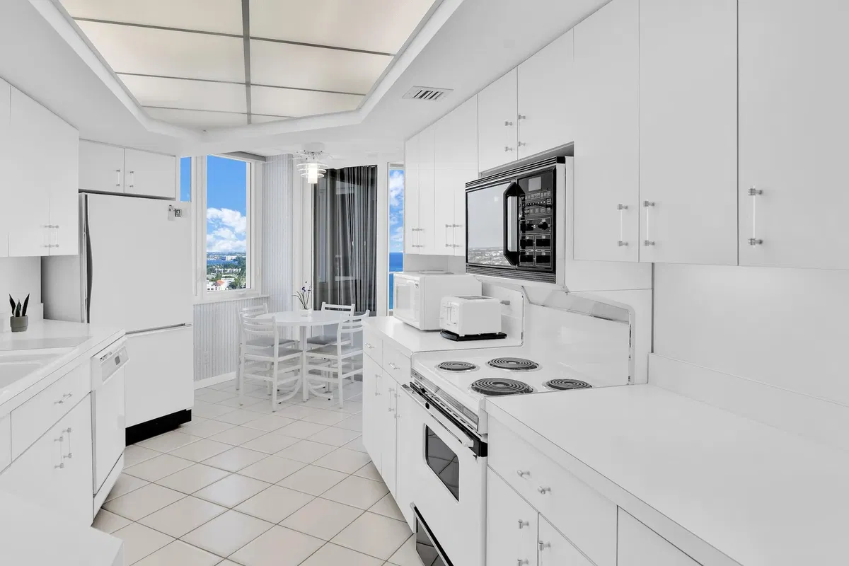 500 S Ocean Boca Unit 2201 photo 34