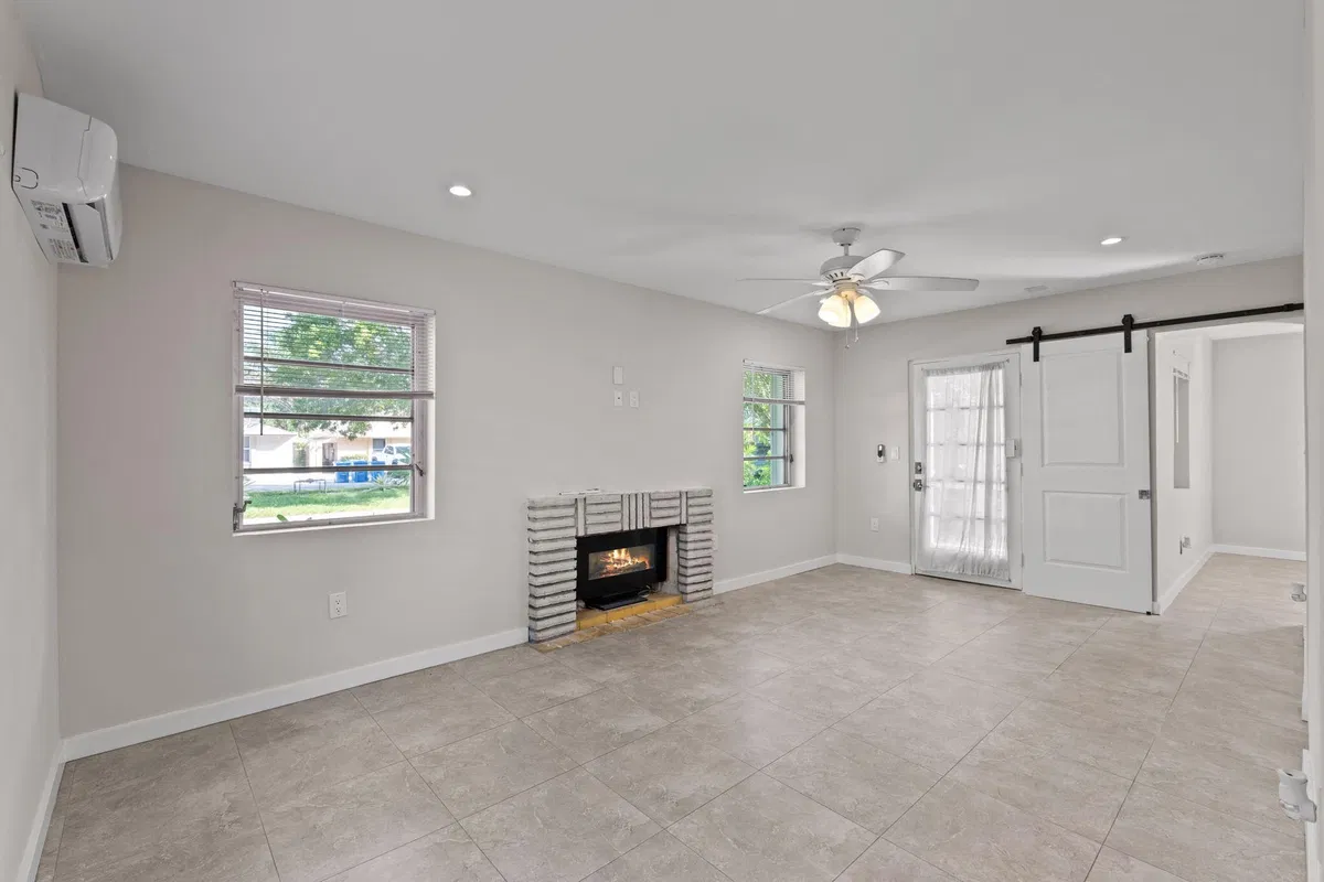 Residence photo 4