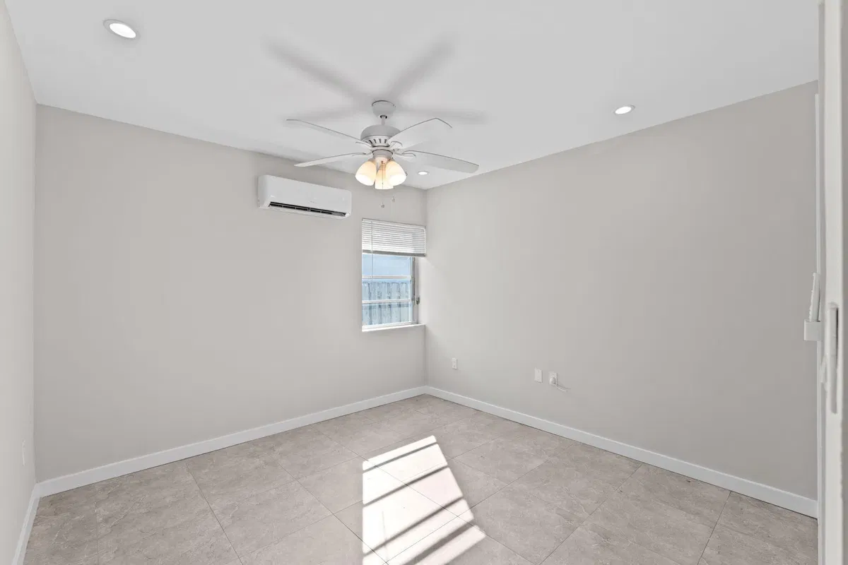 Residence photo 16
