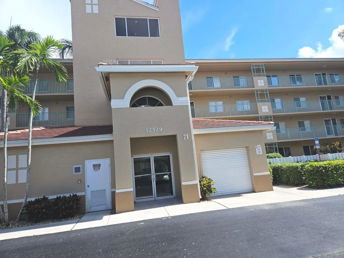 Unit 205 photo 25