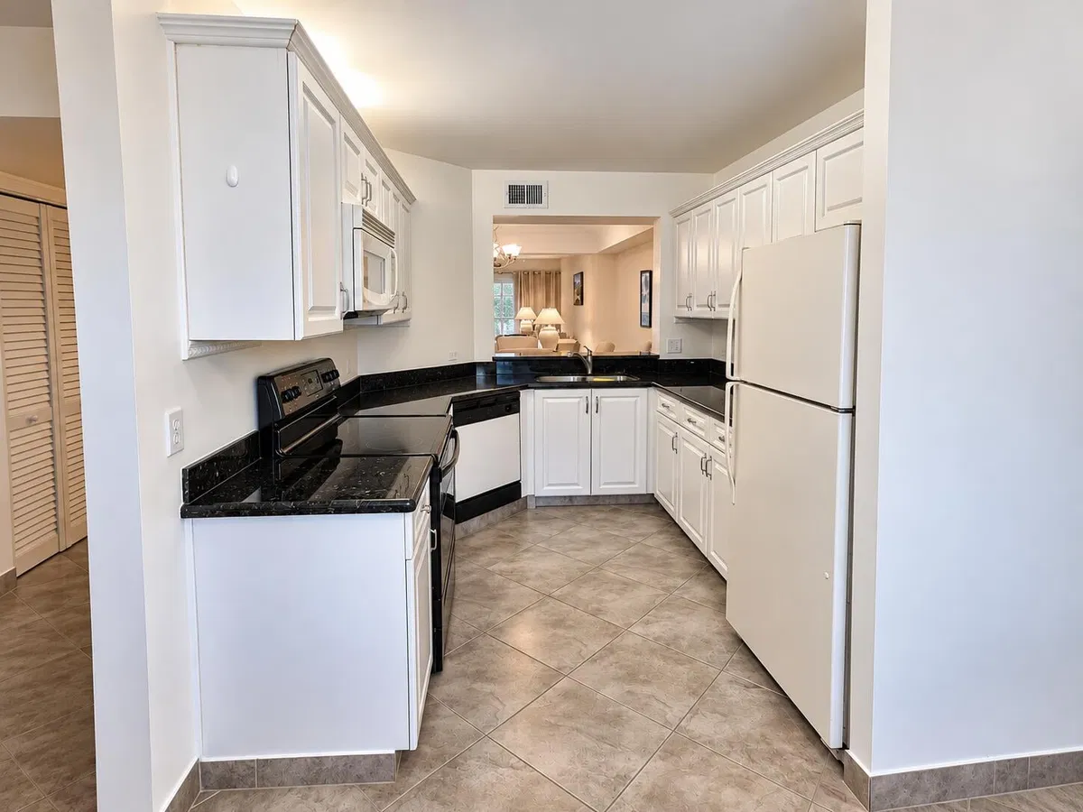 Unit 203 photo 4