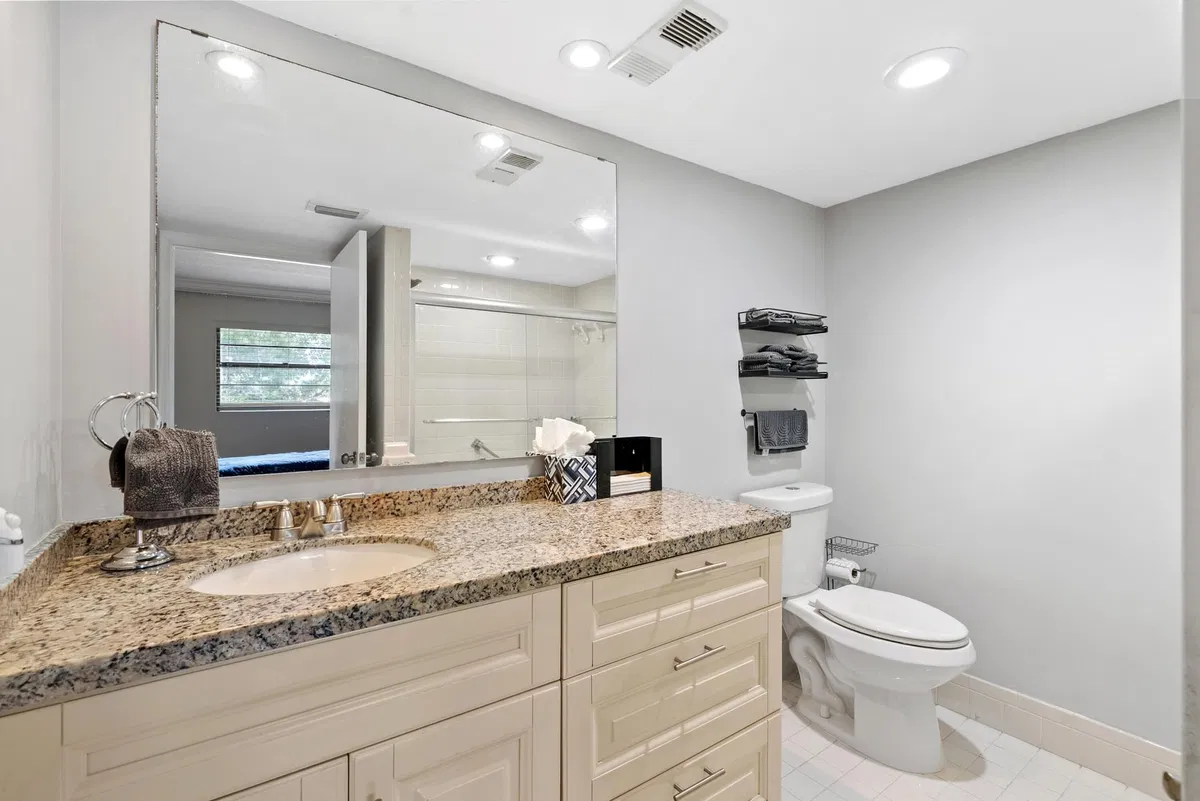 Unit 308 photo 19