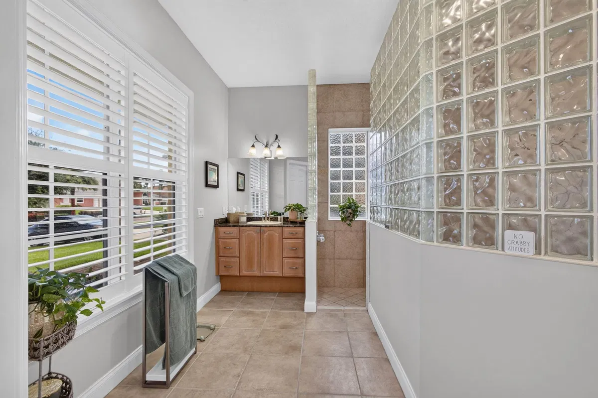 Residence photo 49
