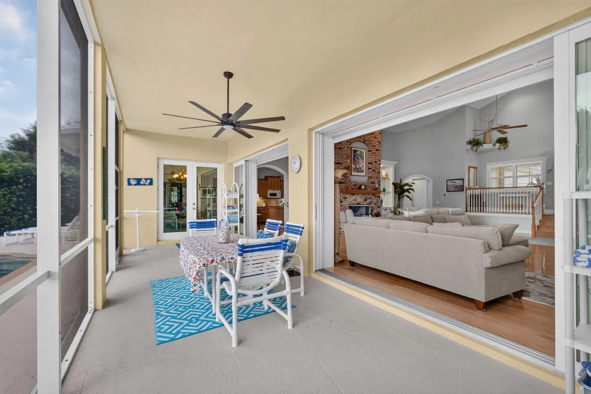 Residence photo 76