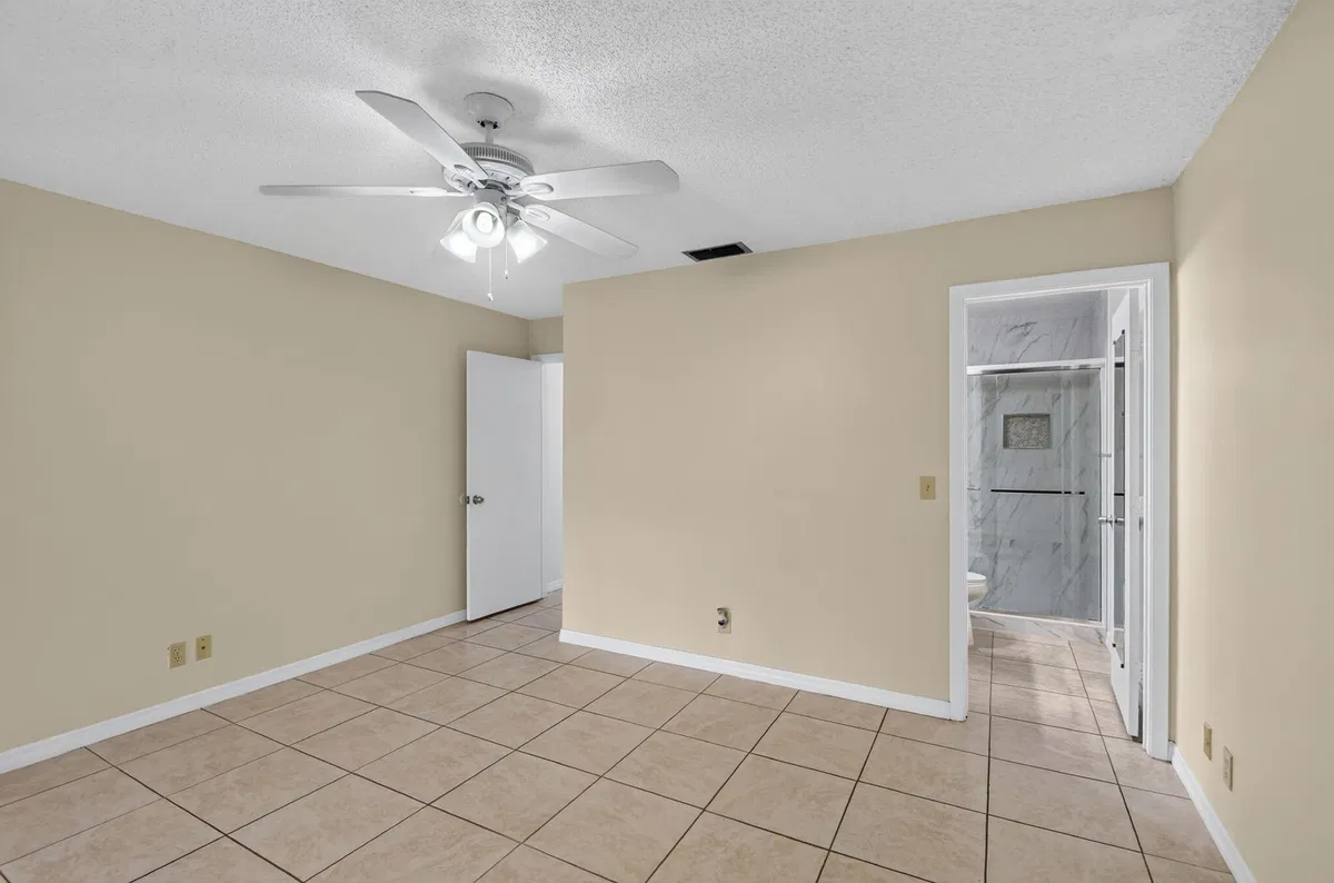 Unit C photo 25