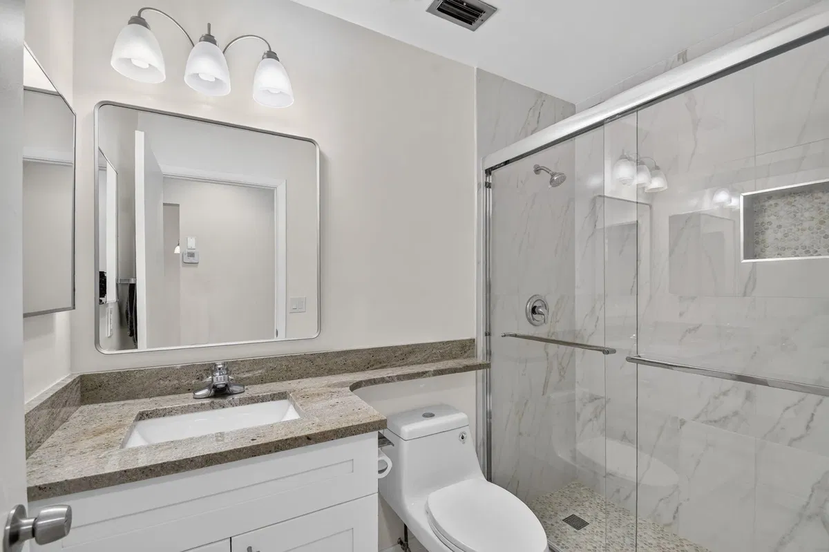 Unit C photo 34