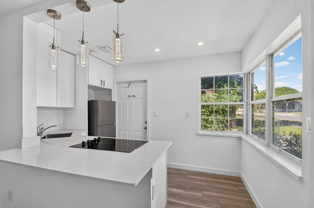 Unit 1 photo 7