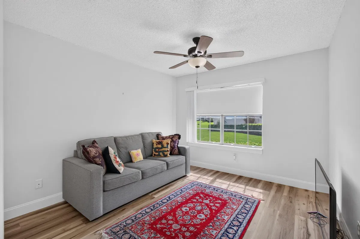 Residence photo 19