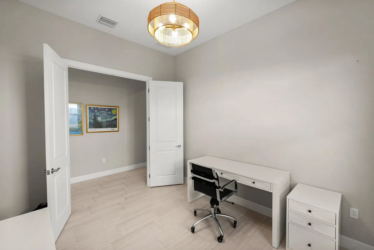 Residence photo 19
