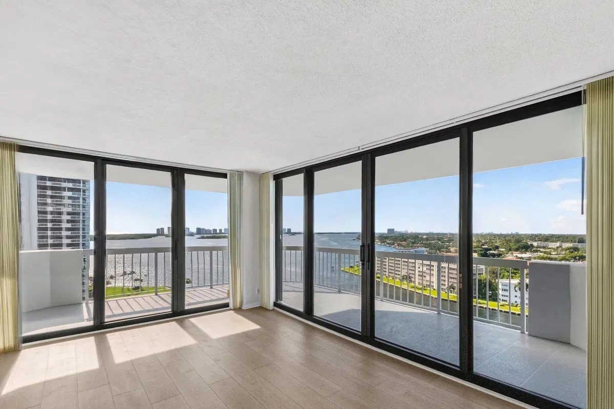 Unit 1543 photo 10