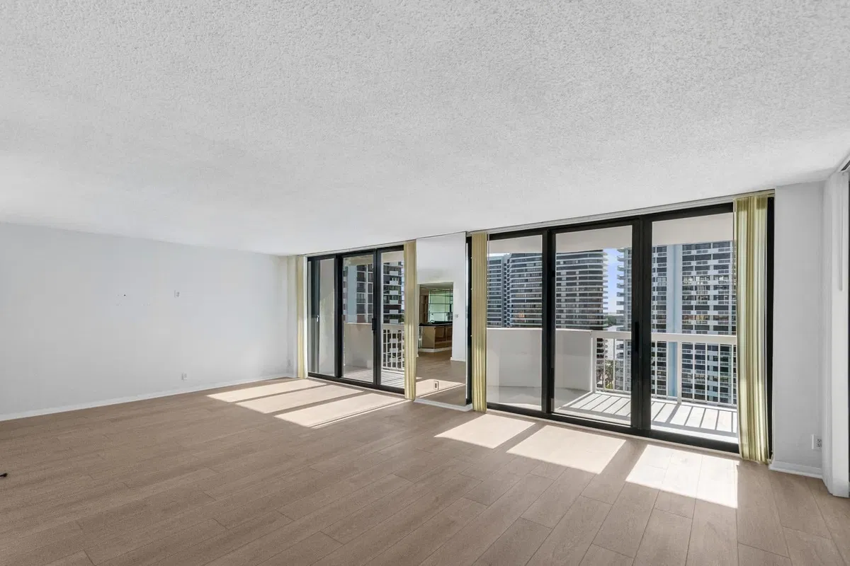 Unit 1543 photo 16