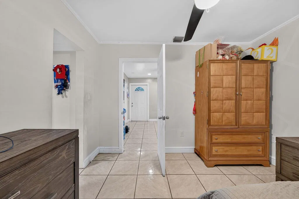 Residence photo 16