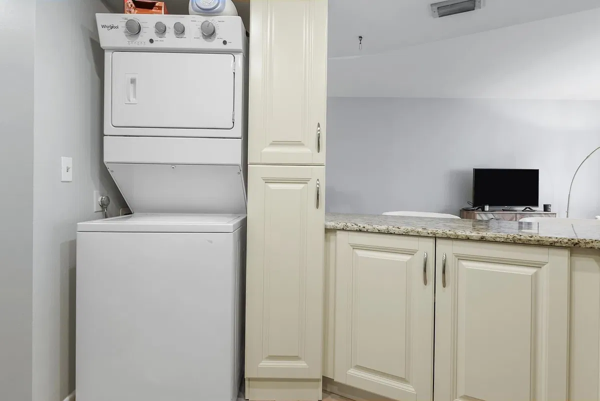 Unit B404 photo 7