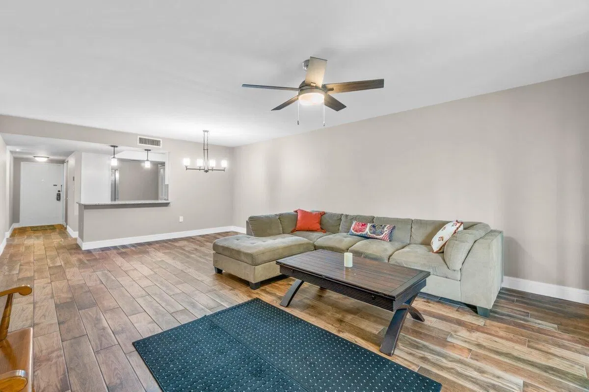 Unit 203 photo 10