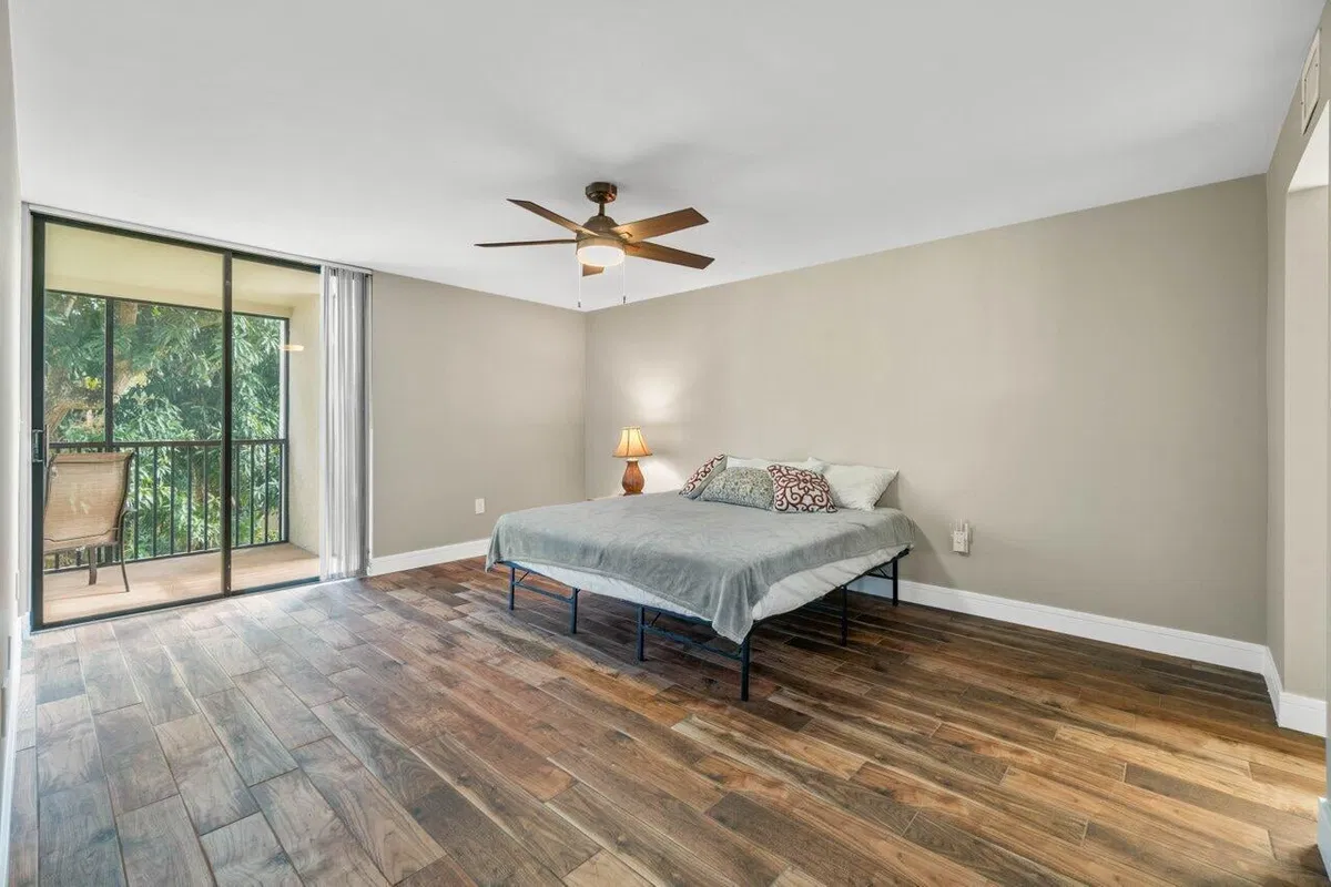 Unit 203 photo 13