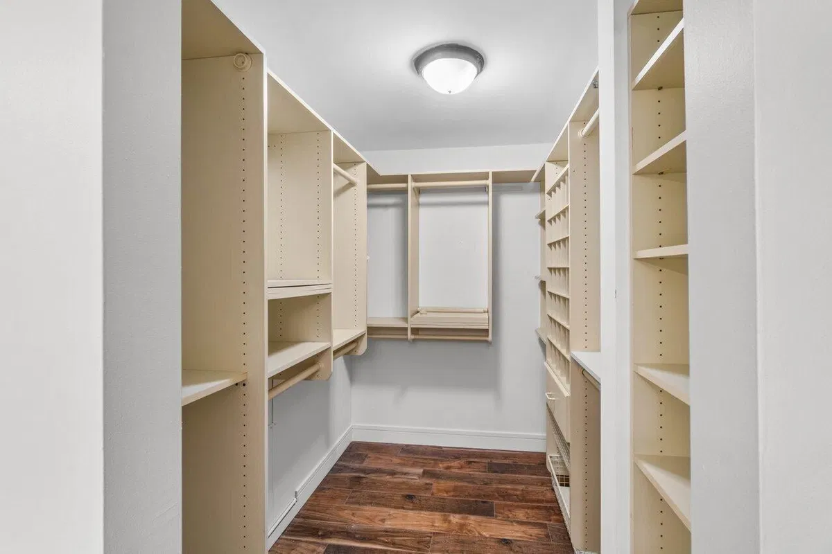 Unit 203 photo 16