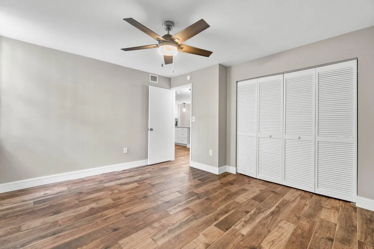 Unit 203 photo 19