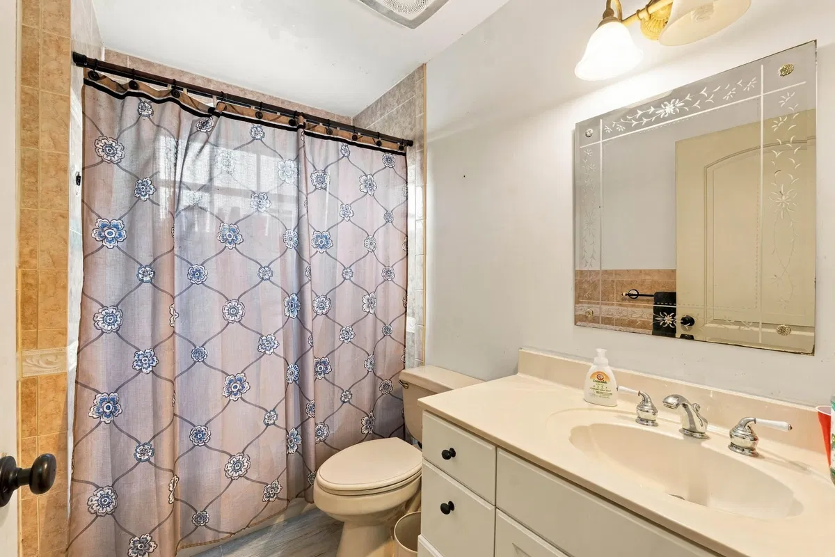 Residence photo 16