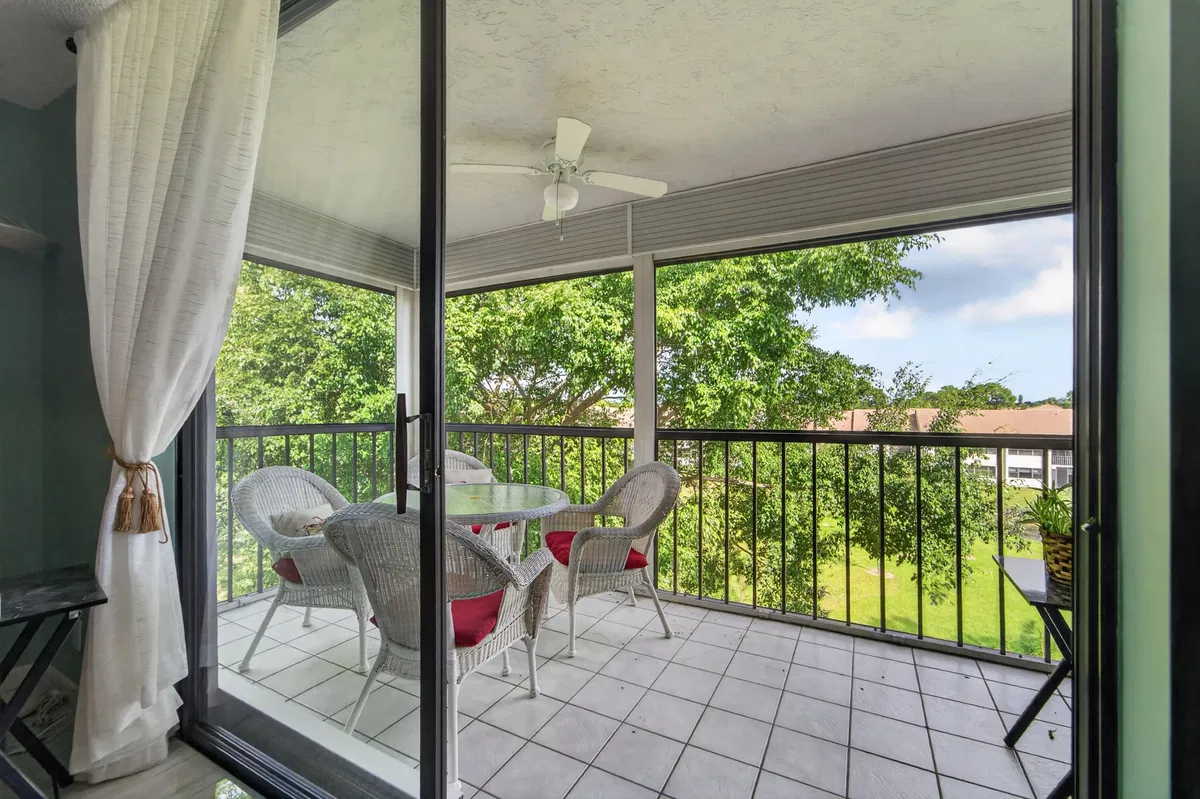 Unit 401 photo 22