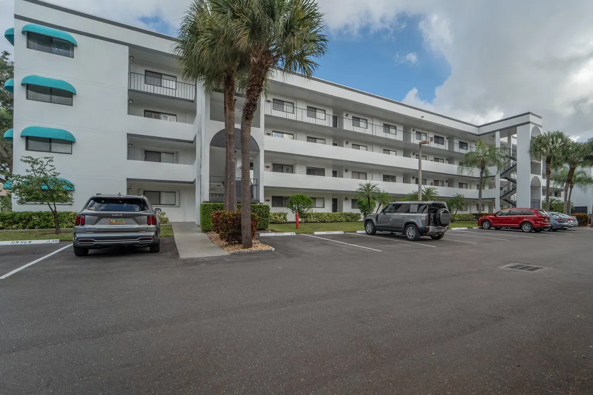 Unit 401 photo 31
