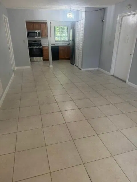 Unit 1610 photo 4