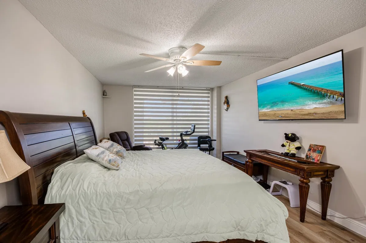 Unit 606 photo 13
