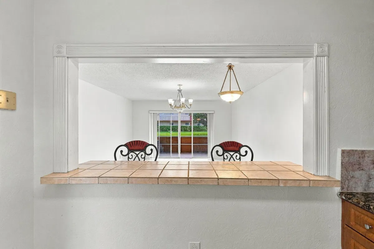 Unit 102 photo 4