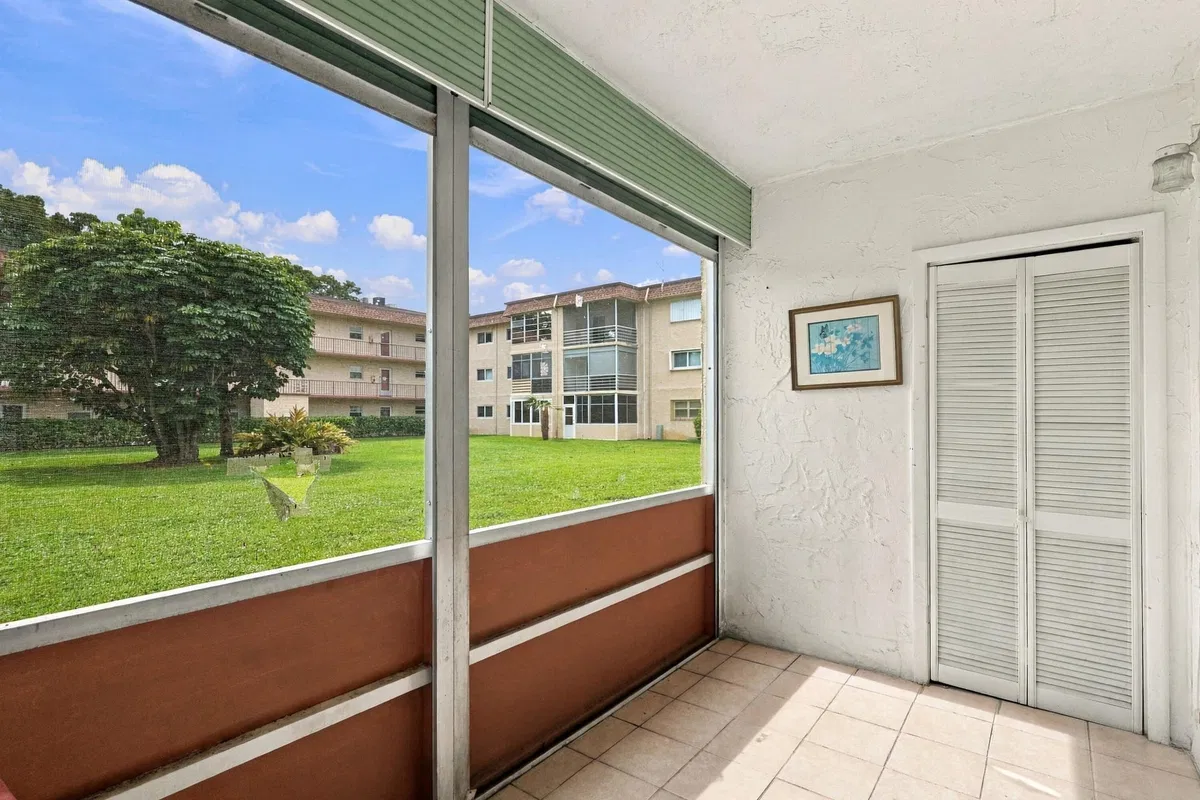 Unit 102 photo 16