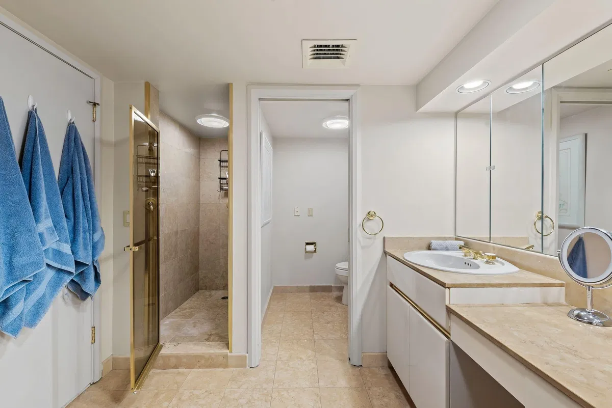 Unit 303 photo 13