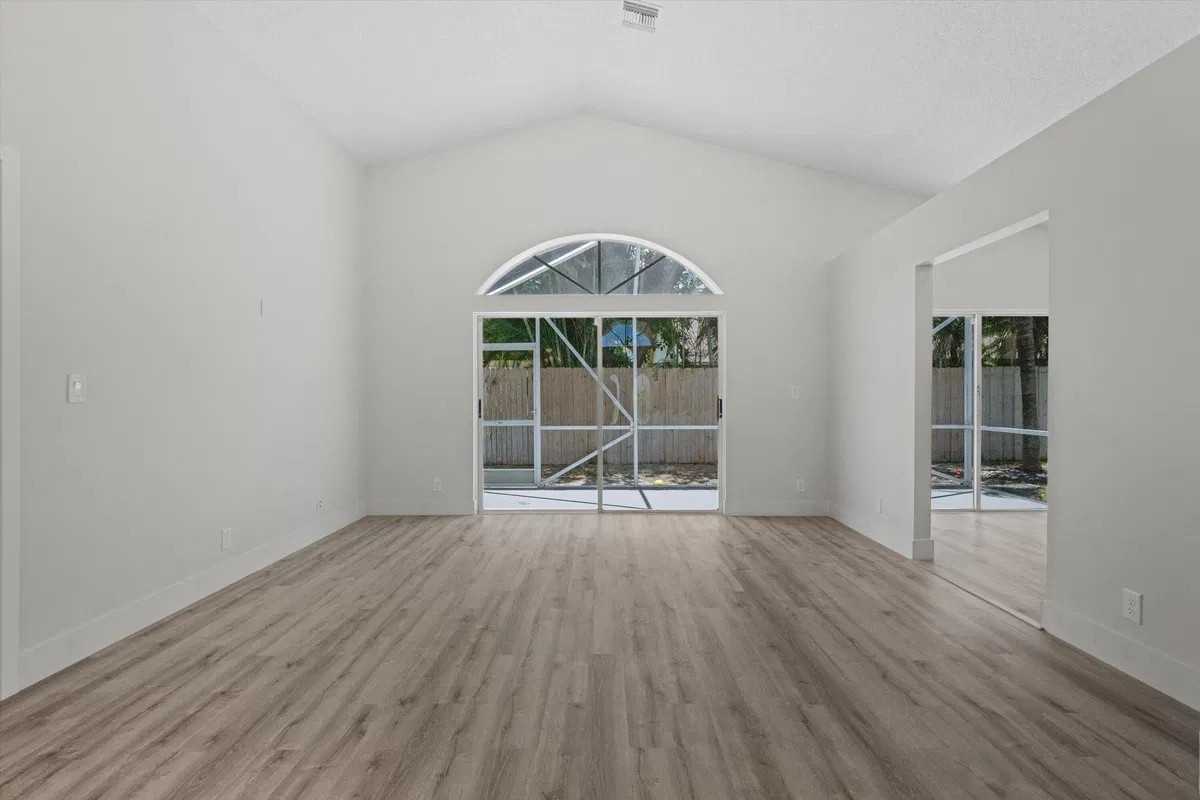 Residence photo 4