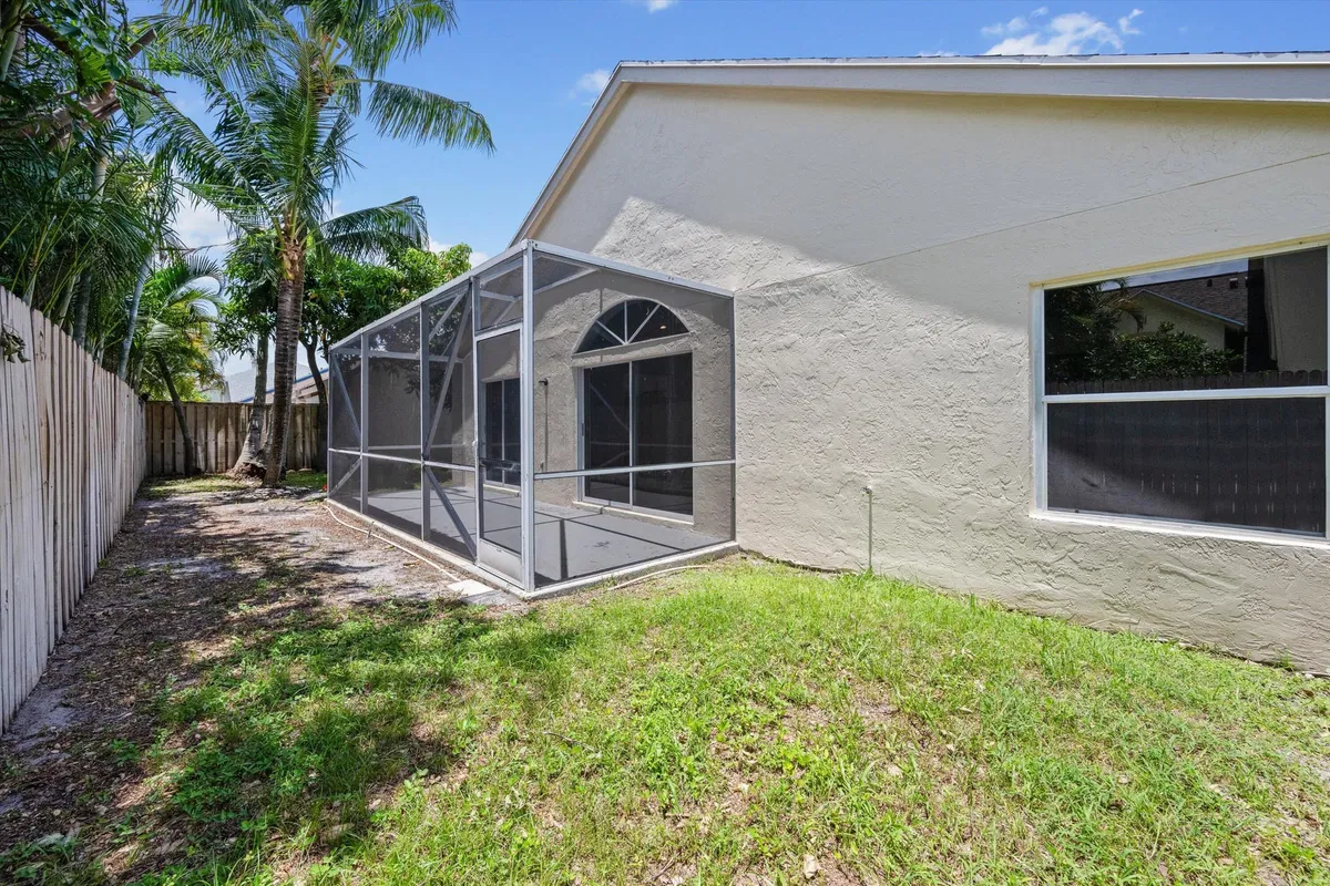 Residence photo 16