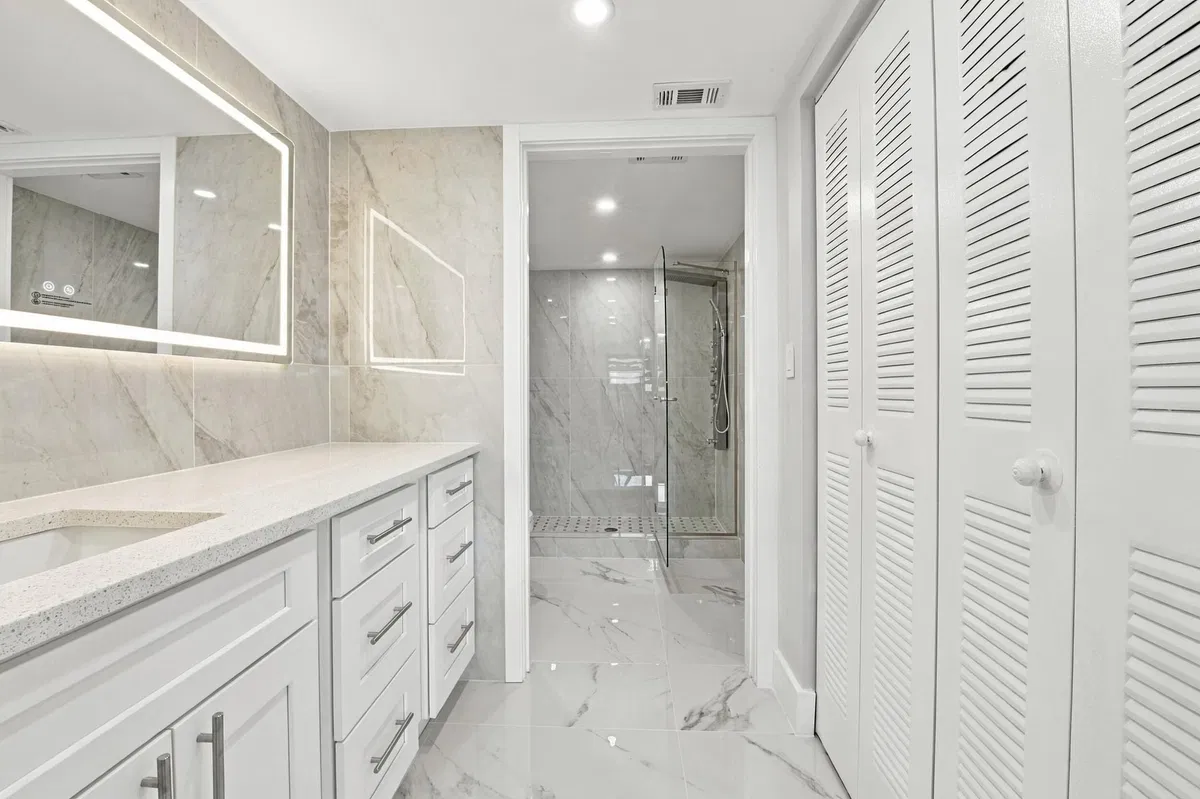  Unit 105 photo 19