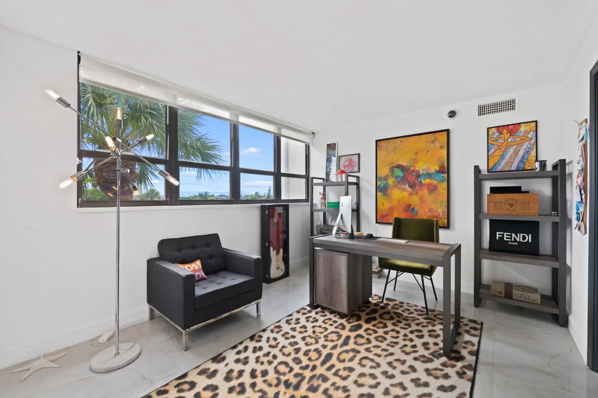 Unit 307 photo 25