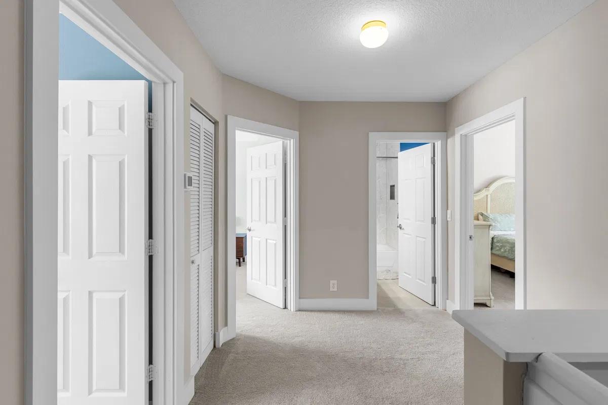 Residence photo 16