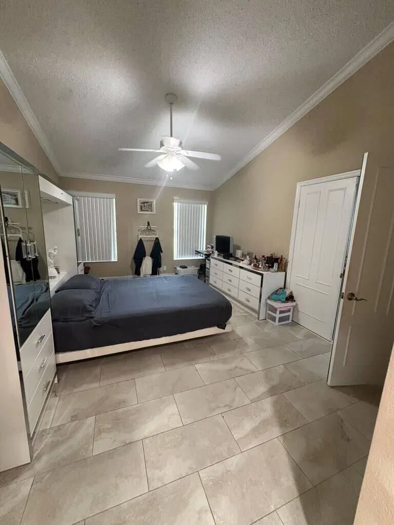 Unit B photo 19