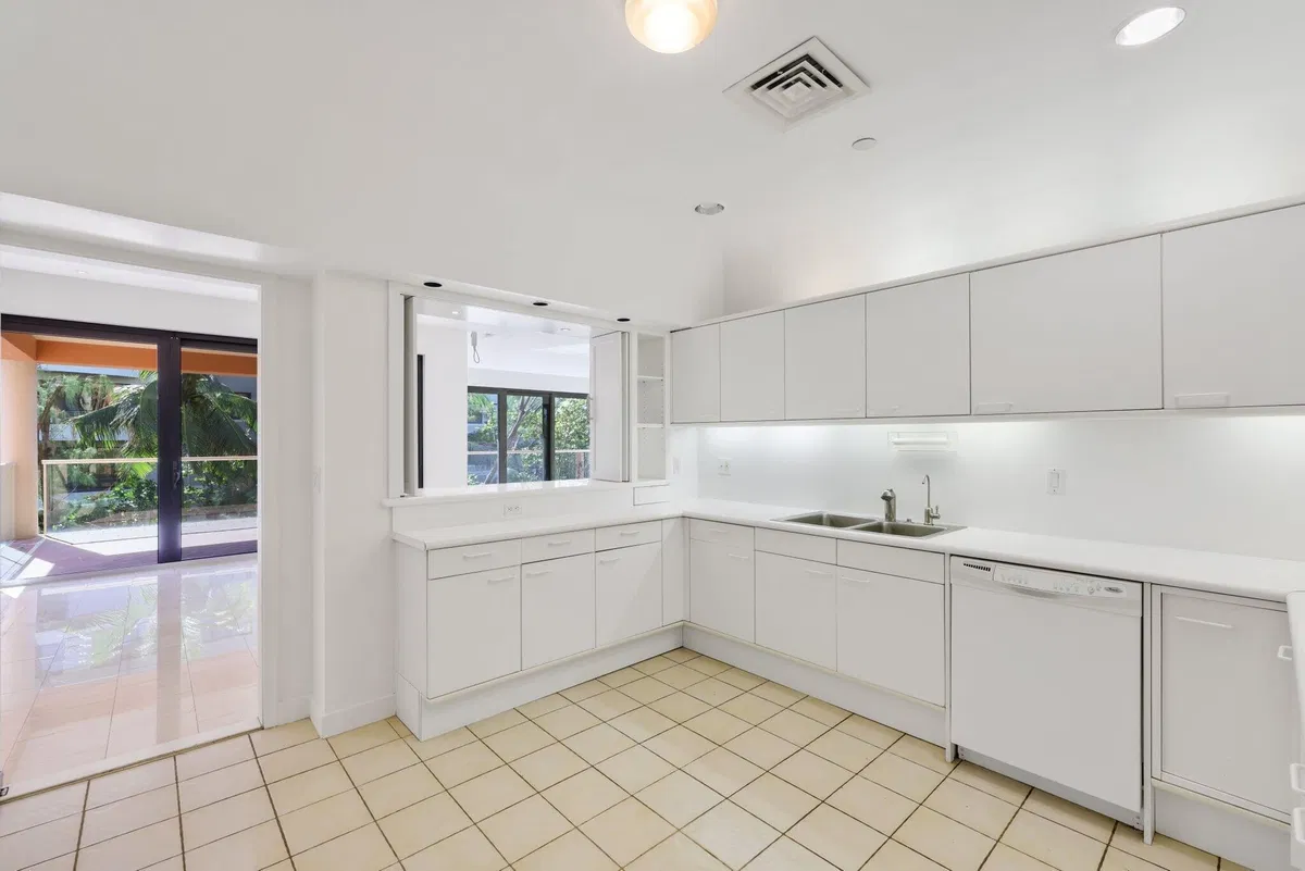 In-Town Palm Beach Unit S32 photo 28