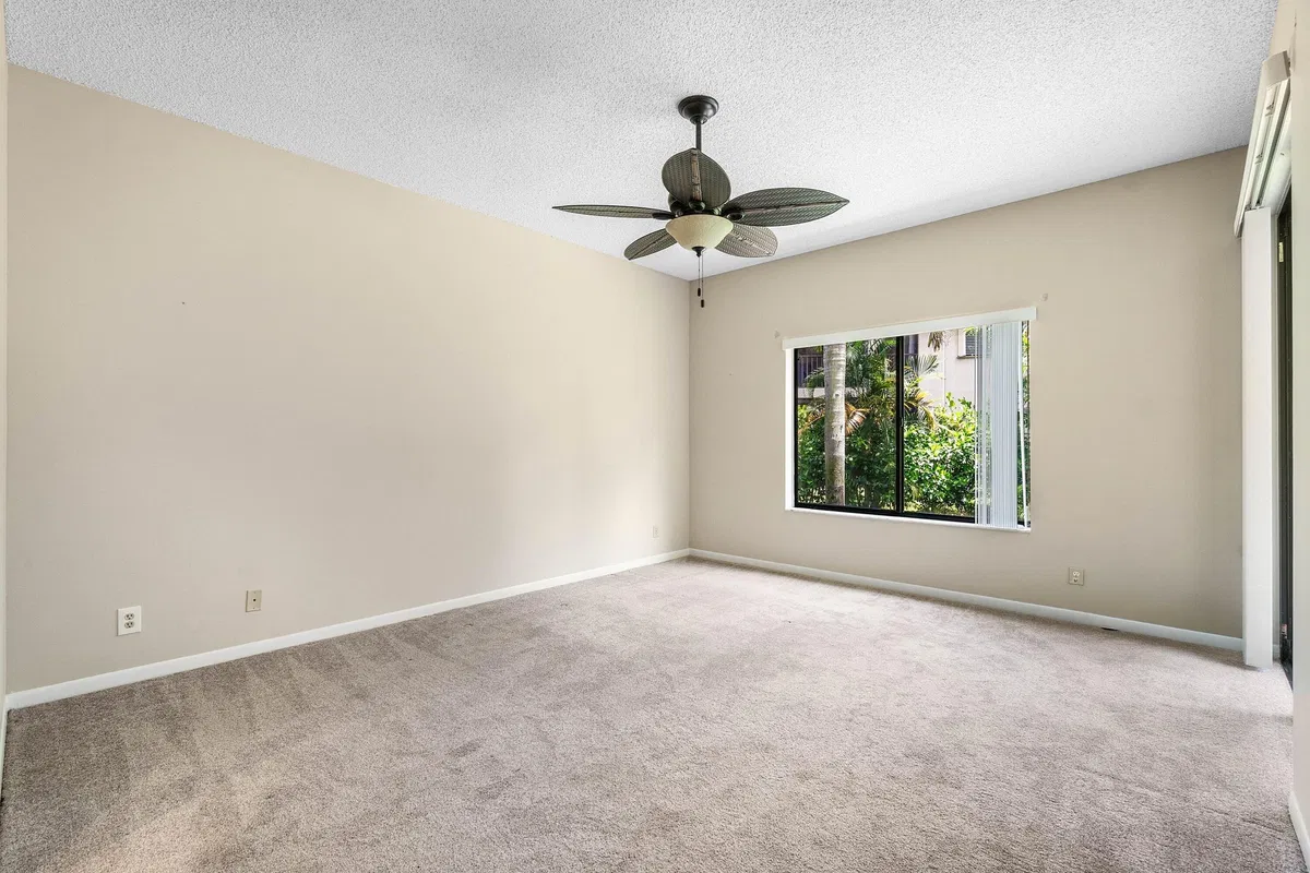 Unit B photo 19