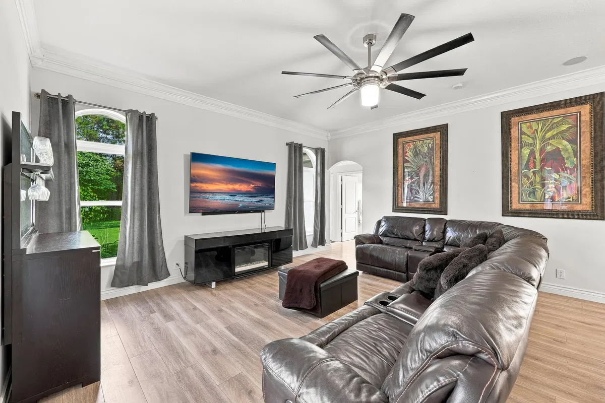 Residence photo 19
