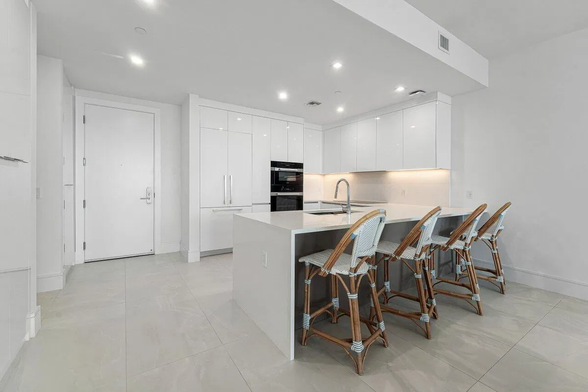 Nautilus 220 Unit 1817 photo 4