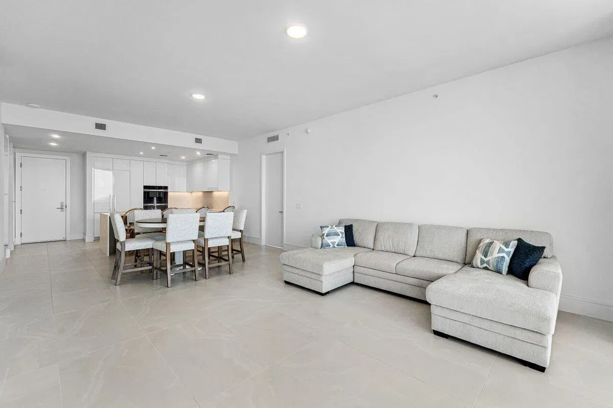 Nautilus 220 Unit 1817 photo 7