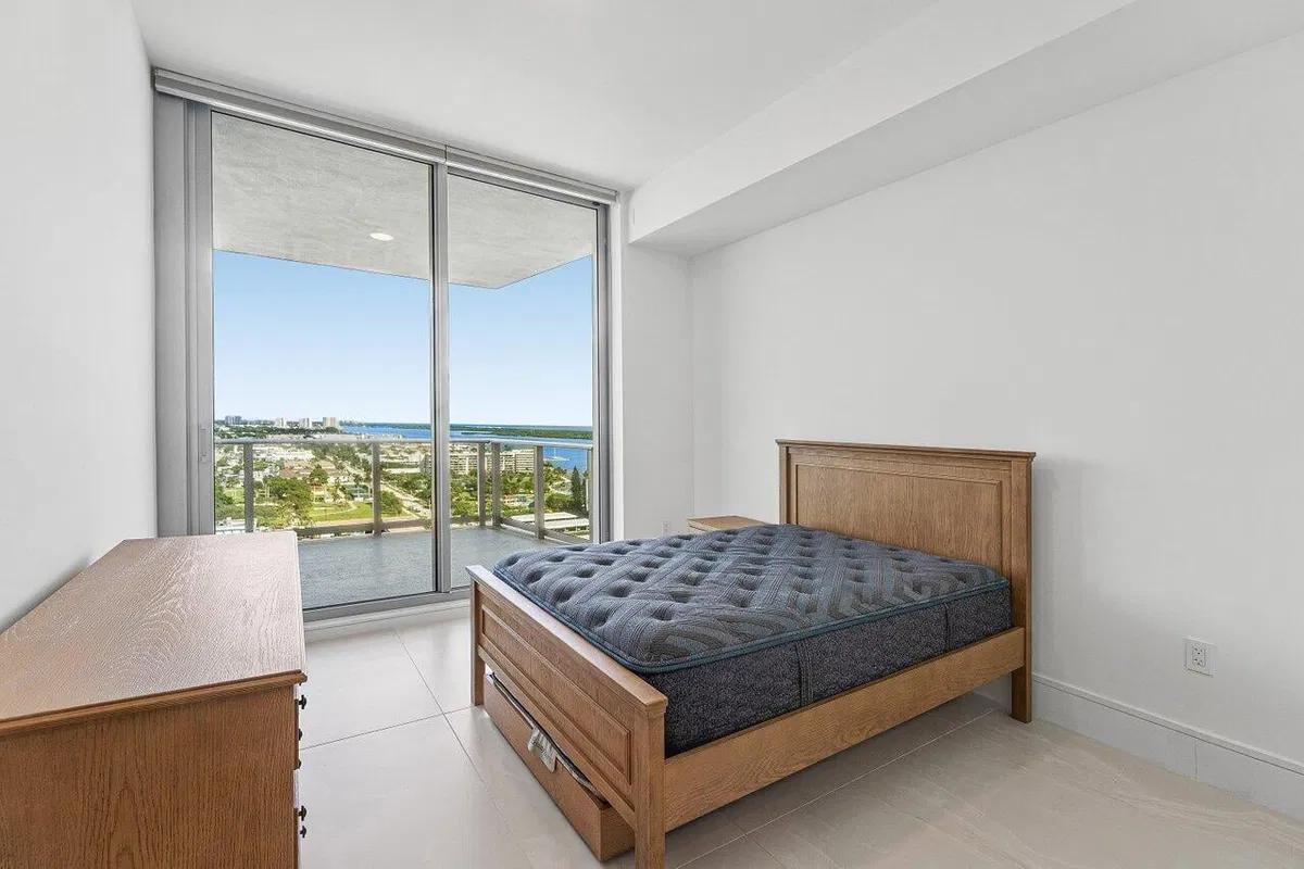 Nautilus 220 Unit 1817 photo 16