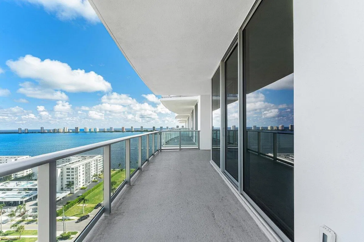 Nautilus 220 Unit 1817 photo 28