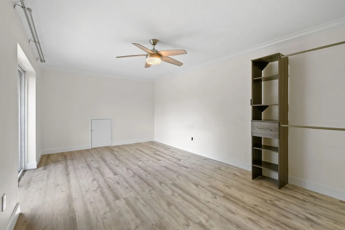 Unit 22C photo 25