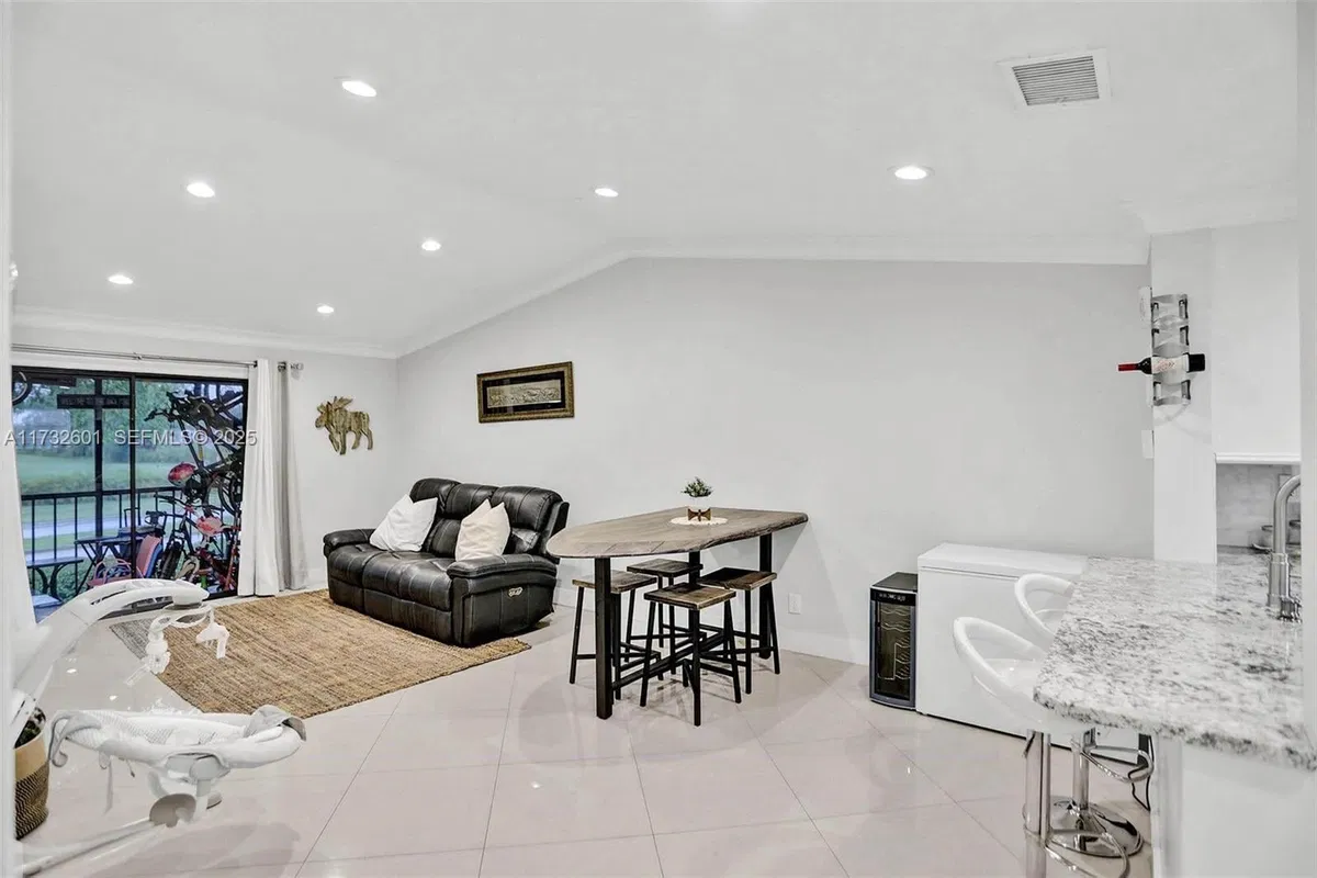 Unit 1208 photo 13