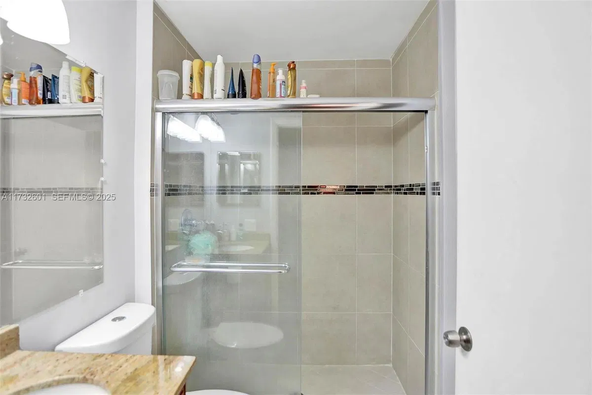 Unit 1208 photo 19