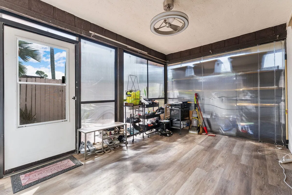Unit C photo 28