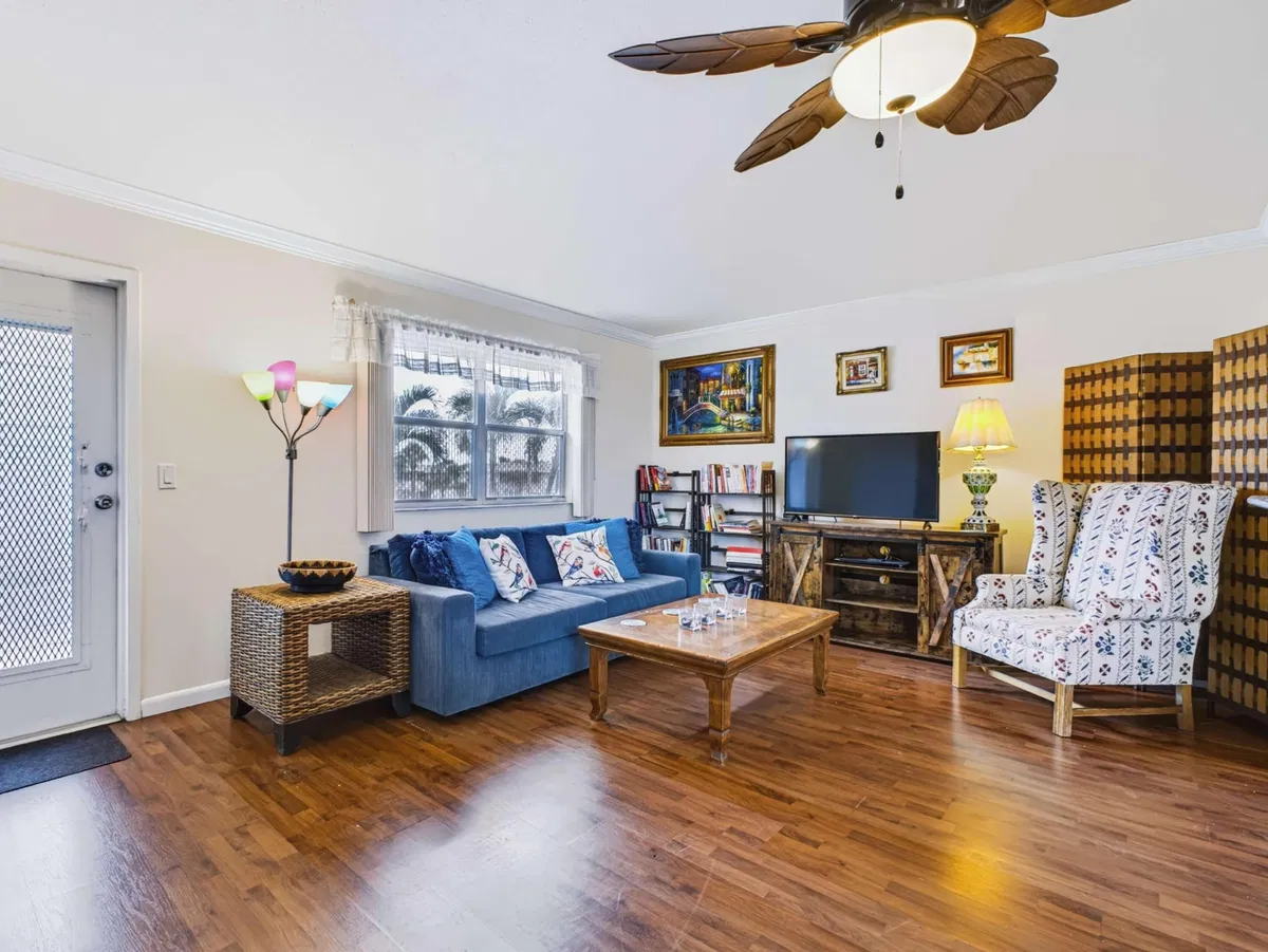  Residence photo 16