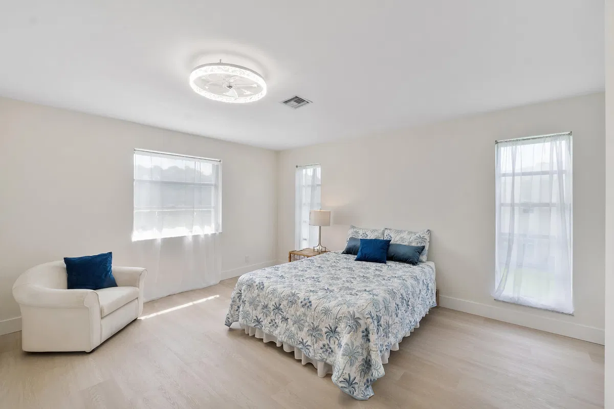 Unit 204 photo 10