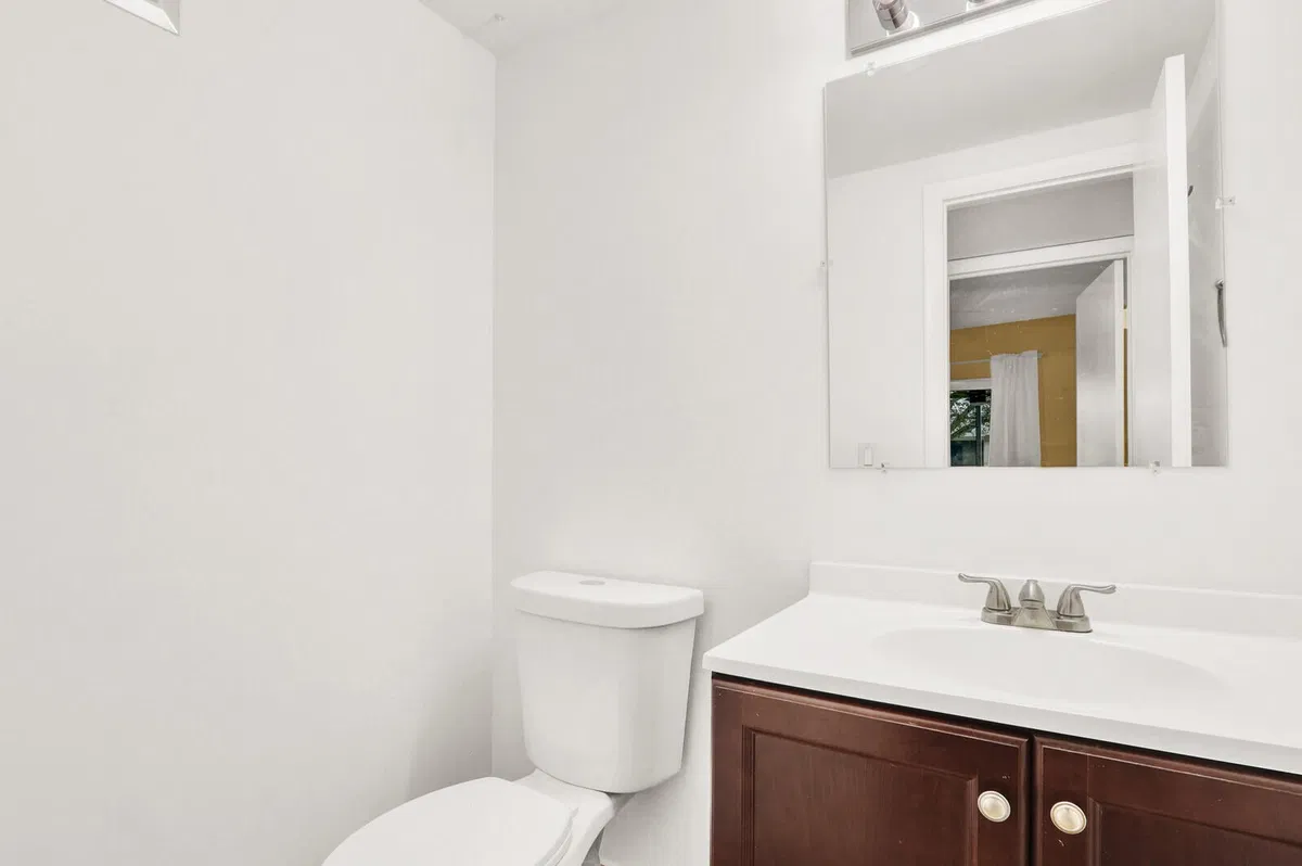 Unit 184 photo 4